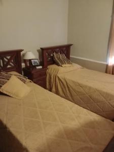 two beds sitting next to each other in a bedroom at Casa de Jose in Santiago del Estero