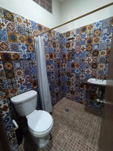 a bathroom with a toilet and a sink at CASA SARAPE SAN PANCHO in San Francisco