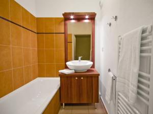 Et badeværelse på Lagrange Vacances Les Chalets d’Ax