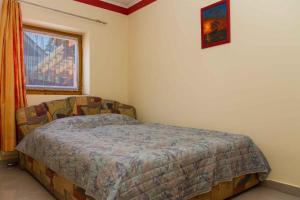 Postel nebo postele na pokoji v ubytování Holiday home in Balatonmariafürdo 39890