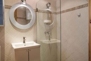 A bathroom at Holiday home in Balatonmariafürdo 37749