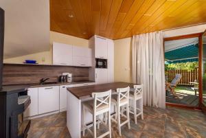 A kitchen or kitchenette at Holiday home in Balatonmariafürdo 37749
