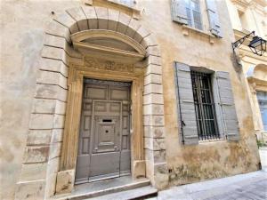 a door of a building with an arch above it at L'Appart de la rue Balze in Arles +2 photos