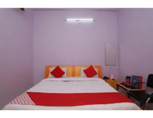 เตียงในห้องที่ Chaitdeep Palace, Gorakhpur