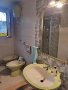 Kúpeľňa v ubytovaní Casa SoleMare a pochi passi dalla spiaggia di Terracina + 9 fotografií