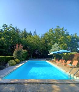 Bazén v ubytování La Forge, Lieu des Chevilloux nebo v jeho okolí