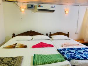 Cama o camas de una habitación en Lacto Cressida Huts