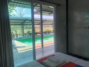 Bazén v ubytování SolarCell Private Homestay - โซล่าเซลล์ไพรเวทโฮมสเตย์ nebo v jeho okolí