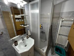 Thea Resort tesisinde bir banyo