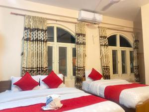 A bed or beds in a room at Hotel Nightingale