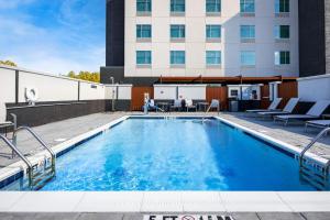 a swimming pool on the roof of a building at Fairfield by Marriott Inn & Suites Canton Riverstone Parkway in Canton