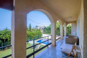 Hồ bơi trong/gần Villa Mirón 13 Vintage Roses - Immo Barneda