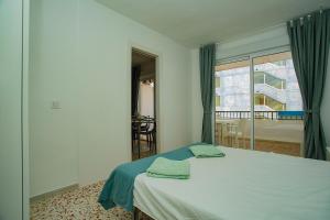 Posteľ alebo postele v izbe v ubytovaní 106 Economy Sea View - Alicante Holiday
