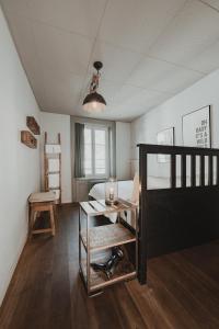 Letto o letti in una camera di No8 Boutique Hotel - self check in