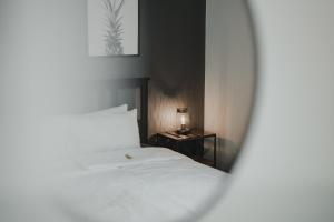Letto o letti in una camera di No8 Boutique Hotel - self check in