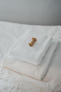 Letto o letti in una camera di No8 Boutique Hotel - self check in