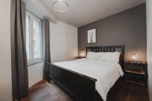 Letto o letti in una camera di No8 Boutique Hotel - self check in