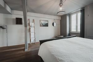 Letto o letti in una camera di No8 Boutique Hotel - self check in