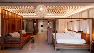 a bedroom with a large bed and a chandelier at Tian Xia Ju Motel in Yilan City