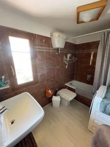 a bathroom with a sink and a toilet and a tub at Terratetto Montelupo Fiorentino in Montelupo Fiorentino