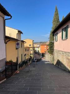 an empty street in a town with buildings at Terratetto Montelupo Fiorentino in Montelupo Fiorentino