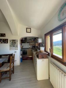 a kitchen with a counter and a table and a window at Terratetto Montelupo Fiorentino in Montelupo Fiorentino