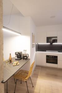 Kuchyň nebo kuchyňský kout v ubytování Shiny by OLdtown Apartments