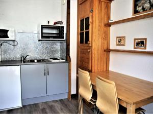 Nhà bếp/bếp nhỏ tại Appartement Auris, 2 pièces, 3 personnes - FR-1-297-40