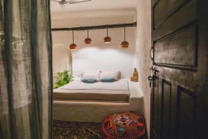 Postel nebo postele na pokoji v ubytování Boho's Hotel