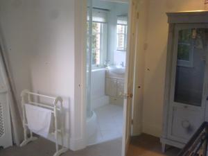 A bathroom at The Old Vicarage Bed And Breakfast 