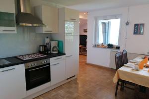 Kuchyň nebo kuchyňský kout v ubytování Ferienwohnungen Christa Grabmeier