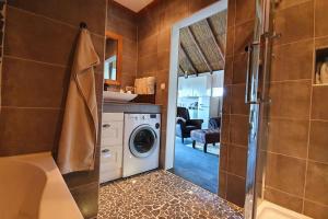 Fotografie z fotogalerie ubytování The Barn - Aurora Hoeve - loft met jacuzzi v destinaci Oldekerk