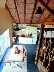 Kuchyň nebo kuchyňský kout v ubytování The Barn - Aurora Hoeve - loft met jacuzzi