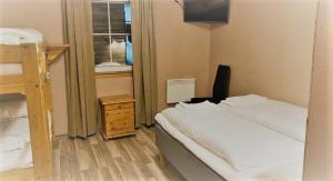 a bedroom with two bunk beds and a window at Kvitfjell Hotel Kvitfjellvegen 492 in Kvitfjell