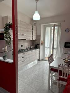 Kuchyň nebo kuchyňský kout v ubytování Tiffany Home Juventus Stadium - Accogliente e moderno