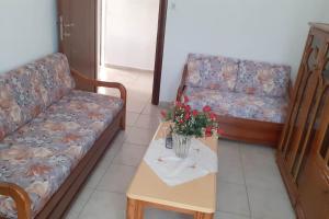 A seating area at Eirinis home