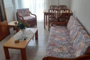 A seating area at Eirinis home