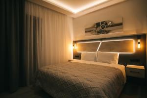 a hotel room with a bed in a room at Lighthouse Apartments in Stoupa
