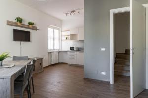 A kitchen or kitchenette at Casa Marianna by Garda FeWo