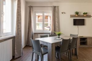 A television and/or entertainment centre at Casa Marianna by Garda FeWo