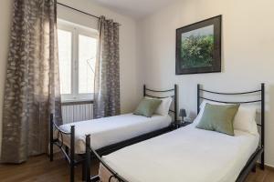 A bed or beds in a room at Casa Marianna by Garda FeWo