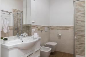A bathroom at Casa Marianna by Garda FeWo