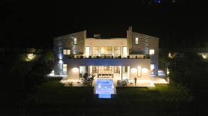 Bazén v ubytování Citrus Grove Luxury Villas nebo v jeho okolí