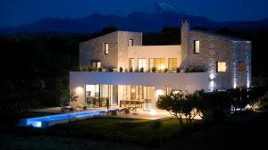 Bazén v ubytování Citrus Grove Luxury Villas nebo v jeho okolí