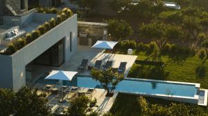 Bazén v ubytování Citrus Grove Luxury Villas nebo v jeho okolí