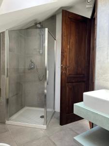 a bathroom with a shower and a sink at Case Vacanze Malonghe in Deiva Marina