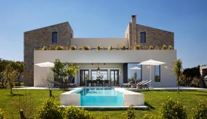 Bazén v ubytování Citrus Grove Luxury Villas nebo v jeho okolí
