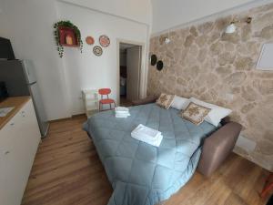 a small bedroom with a blue bed in a room at Core Cagliari in Cagliari