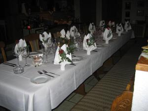 Ein Restaurant oder anderes Speiselokal in der Unterkunft Hotel-Restaurant-Pfaelzer-Stuben 