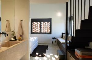 Postel nebo postele na pokoji v ubytování Citrus Grove Luxury Villas